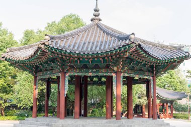 Güney Kore 'nin Seul şehrinde geleneksel pavyon. 
