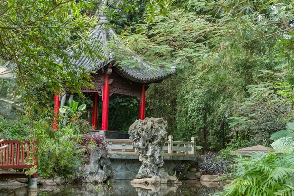 Ein Traditioneller Chinesischer Pavillon Und Garten Yuanboyuan Park Shenzhen China — Stockfoto