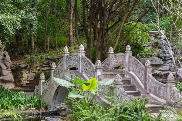 Puente Piedra Jardín Parque Yuanboyuan Shenzhen China Imagen De Stock