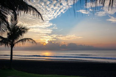 Bali 'de gün doğumu. Endonezya