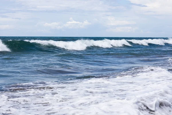 Bali 'de okyanus dalgaları
