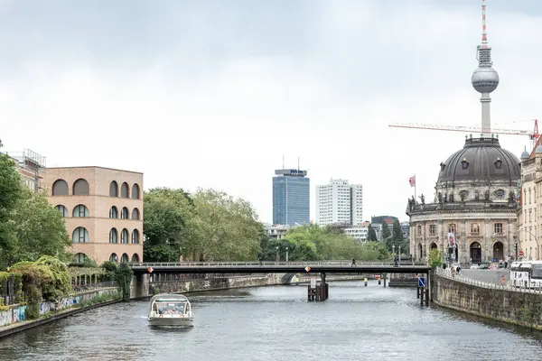 Berlin 'de bir nehir. Almanya