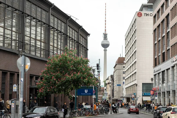 Berlinli Fernsehturm Sokaktan Görüntüle Telifsiz Stok Imajlar