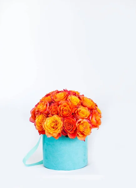 Kutuda turuncu güller