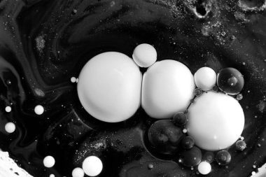 Monochrome abstract macro of liquid with floating bubbles and smooth organic shapes. Perfect for minimalist backgrounds, conceptual design, editorial visuals, and modern artistic compositions.
