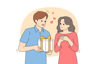 Kadınlara hediye sunan adam gülümseyen yüzler, yüzen kalpler, sıcak pastel arka plan, samimi oturma odası sahnesi, nazik.