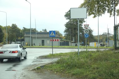 Orman yolu kötü havada