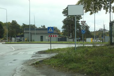 Orman yolu kötü havada