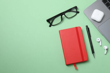 PNG, kalemli defterler, yeşil arkaplanda izole edilmiş