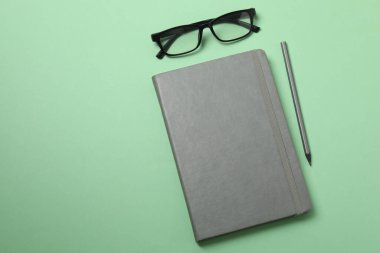 PNG, kalemli defterler, yeşil arkaplanda izole edilmiş