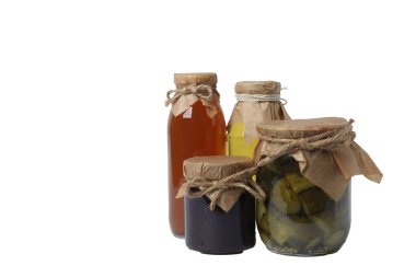 İnsani yardım. Bağış için çeşitli gıda öğeleri beyaz arka planda izole edildi