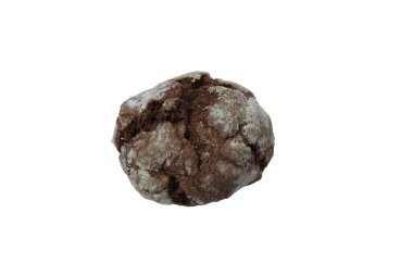 Beyaz arka planda izole edilmiş taze fırınlanmış çikolata kırışık kurabiyeler.