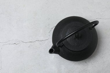 Bireysel fincanlarla siyah çaydanlık, ayrı ayrı, PNG