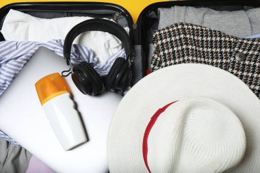 Bavul, valiz, yaz seyahati ve tatil için bavul