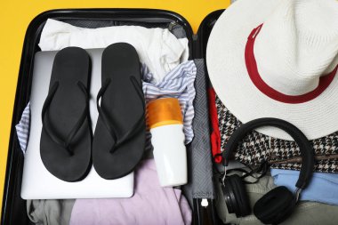 Bavul, valiz, yaz seyahati ve tatil için bavul