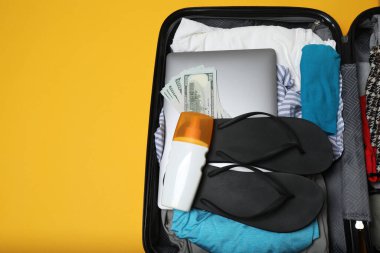 Bavul, valiz, yaz seyahati ve tatil için bavul