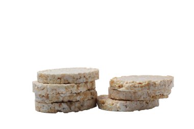 Beyaz arkaplanda yalıtılmış pirinç kekleri