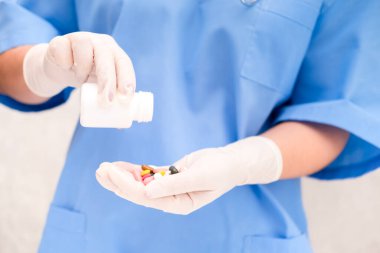 Mavi Veteriner Takımlı Kız.