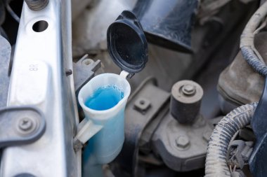 Arabanın üst görünümü Antifriz.