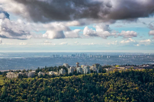 Flygfoto över Burnaby Mountain under en livlig morgon — Stockfoto