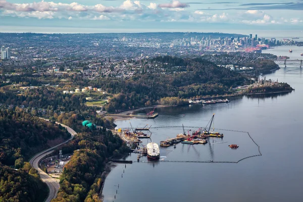 Vista aérea da indústria de refinaria de petróleo em Port Moody — Fotografia de Stock