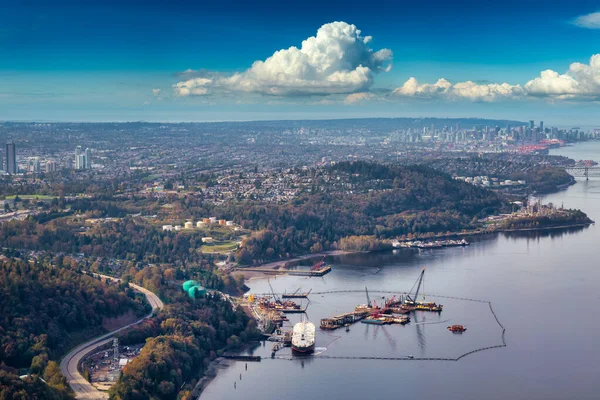 Vue aérienne de l'industrie des raffineries de pétrole à Port Moody — Photo