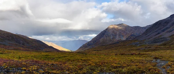 Panoramic View of Scenic Landscape and Mountains — Stock Photo, Image