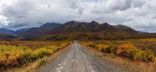 Panoramic View of Scenic Road and Mountains on a Cloudy Fall Day — Stock Photo, Image