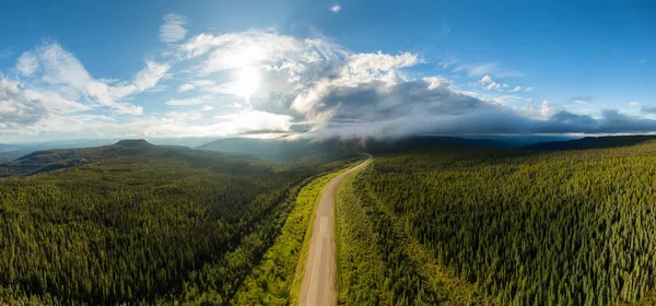 Letecký pohled na Scenic Road v kanadské přírodě — Stock fotografie
