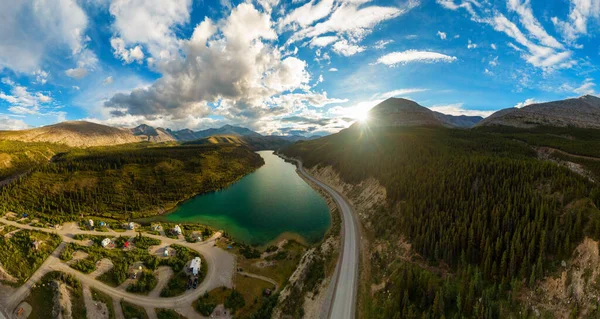 Letecký pohled na Scenic Road v kanadské přírodě — Stock fotografie