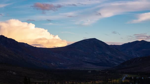 Time Lapse. Vista de la carretera panorámica desde arriba — Vídeos de Stock