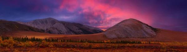 Prachtig uitzicht op Scenic Lake op een herfst seizoen — Stockfoto