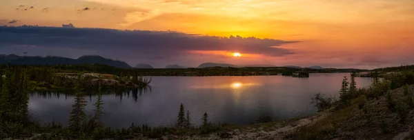 Panoramisch mooi uitzicht op Lewes Lake tijdens het najaar — Stockfoto