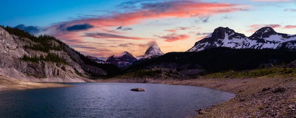 Bela vista panorâmica do Lago Og no Icônico Parque Provincial Mt Assiniboine — Fotografia de Stock