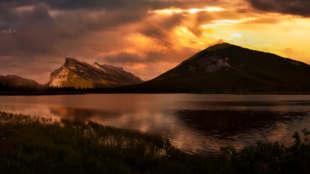 Film Kontinuerlig Loop Animation. Vacker utsikt över Vermilion sjöarna i Banff, Alberta, Kanada — Stockvideo