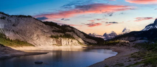 Bela vista panorâmica do Lago Og no Icônico Parque Provincial Mt Assiniboine — Fotografia de Stock