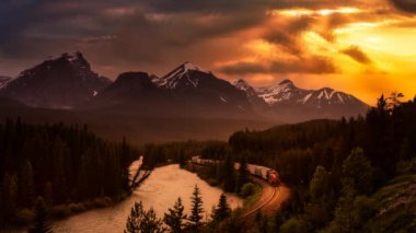 Sinemagraf Devamlı Döngü Animasyonu. Banff Ulusal Parkı, Alberta, Kanada. Morantlar Eğrisi
