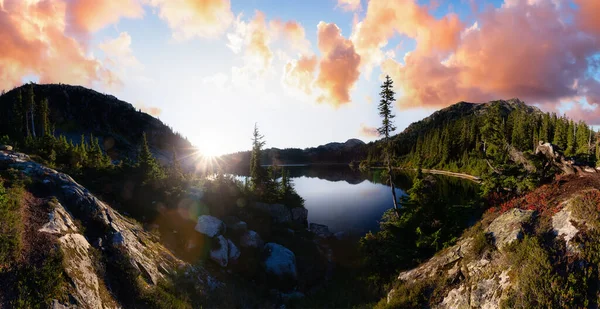 Panoramic View of Scenic Alpine Lake — Stock Photo, Image