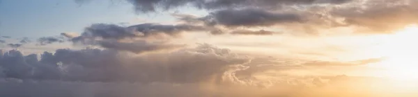 Драматический вид облака — стоковое фото