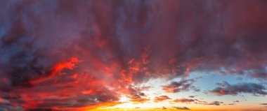 Güzel Bulutlar Arkaplanı Alacakaranlık