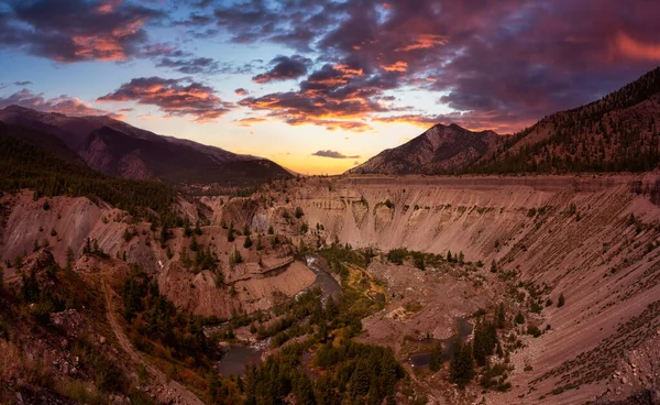 Letecký panoramatický výhled na krásné údolí — Stock fotografie