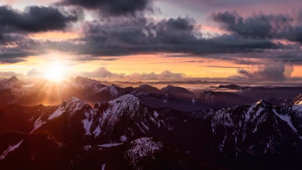 Cinemagraph Continuous Loop Animation (en inglés). Vista panorámica aérea del paisaje remoto de montaña canadiense — Vídeos de Stock