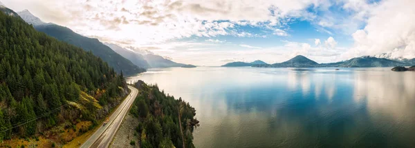 Havet till himlen Hwy i Howe Sound nära Squamis — Stockfoto