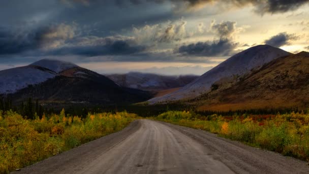 Cinemagraph Continu Loop Animatie. Uitzicht op Scenic Road, Bomen en Bergen — Stockvideo