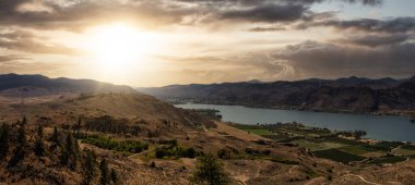 Osoyoos Gölü 'nün hava manzarası