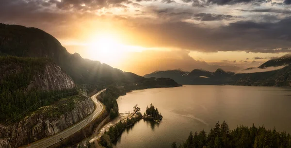 Mar para Sky Hwy em Howe Sound perto de Squamish — Fotografia de Stock