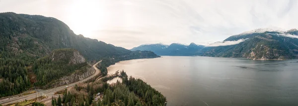 Sea to Sky Hwy in Howe Sound near Squamish — Stock Photo, Image