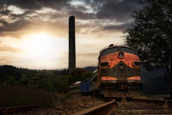 铁路轨道上的旧生锈的火车 — 图库照片