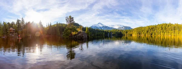 Bella tranquilla vista panoramica sul lago di Levette — Foto Stock