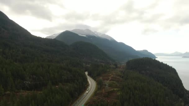 Highway vom Meer zum Himmel im Howe Sound bei Squamish — Stockvideo